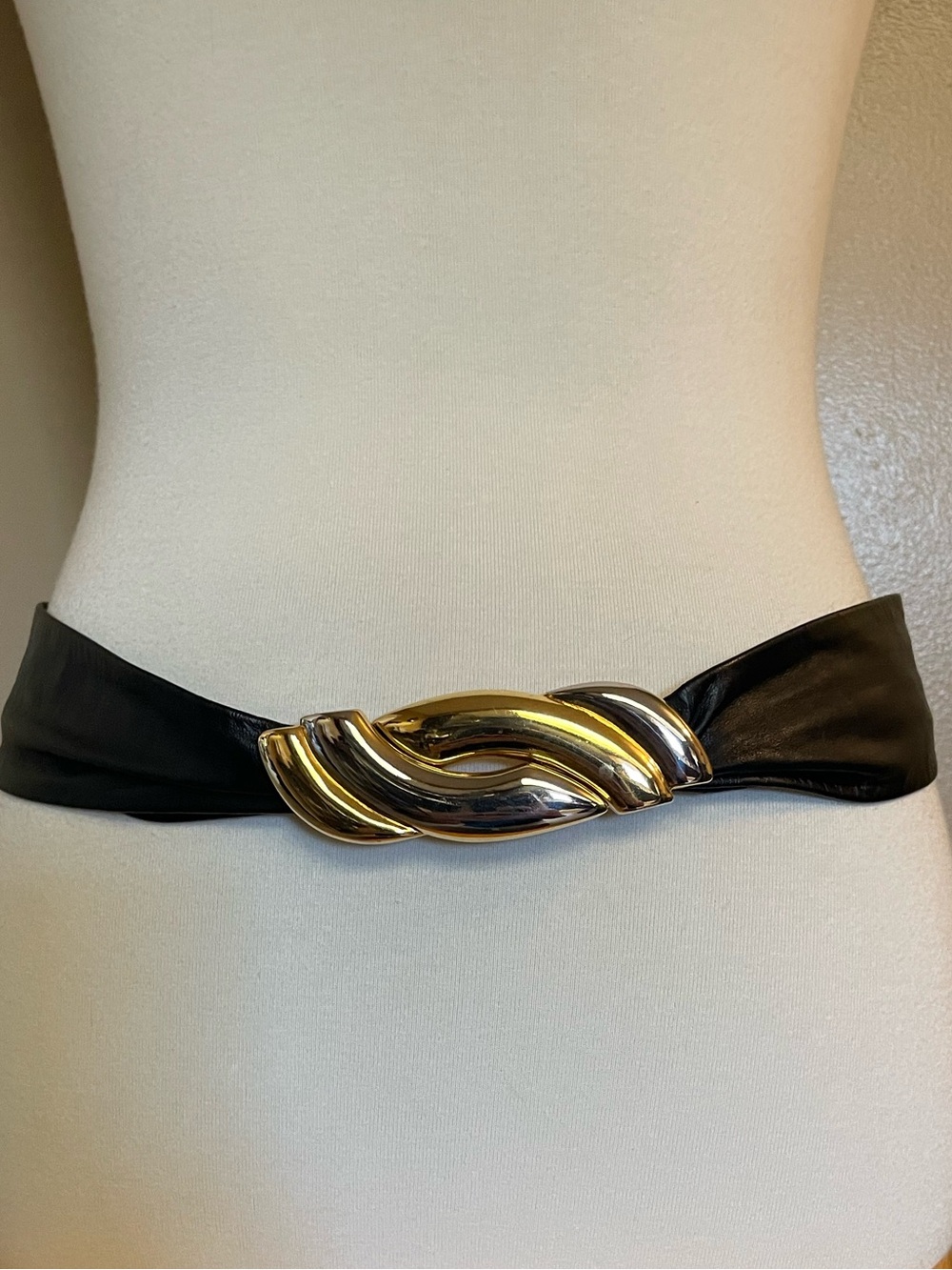 Liz Claiborne 80s Leather Belt